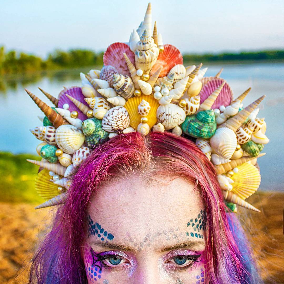 move-over-flower-crowns-mermaid-crowns-are-taking-over-07