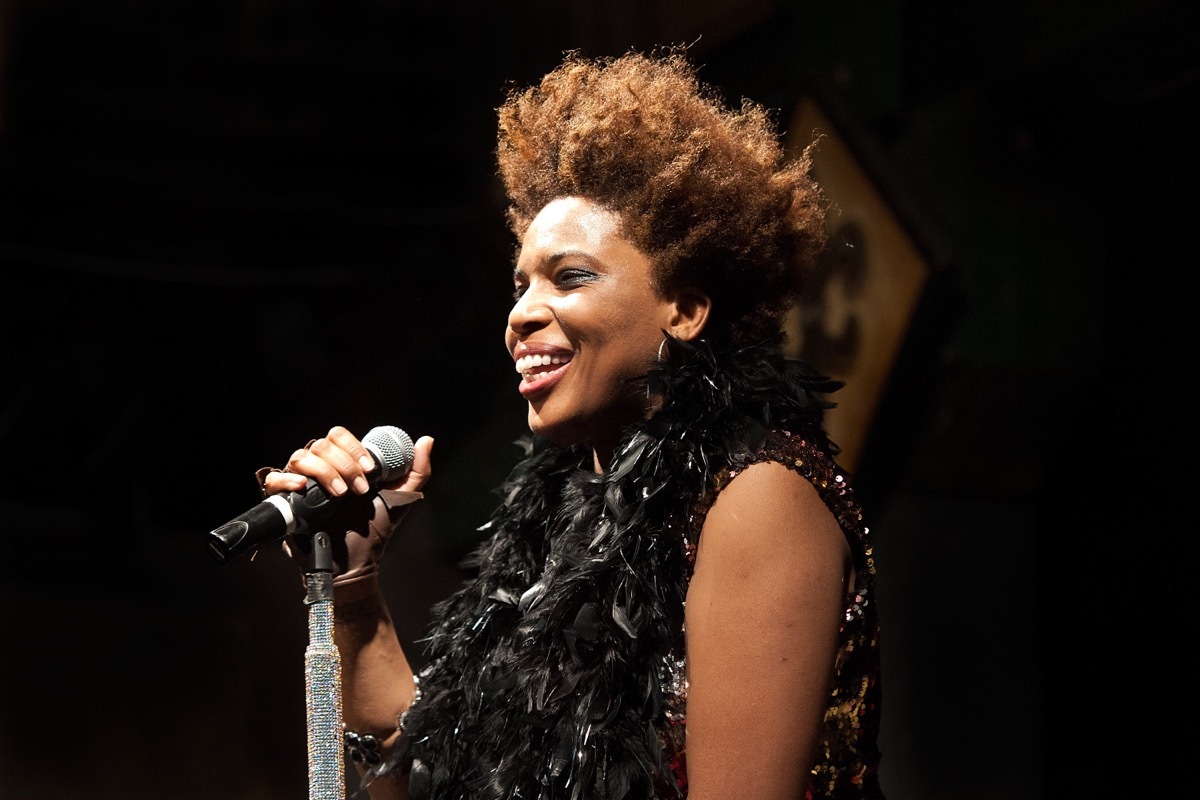 Macy Gray performing in 2014