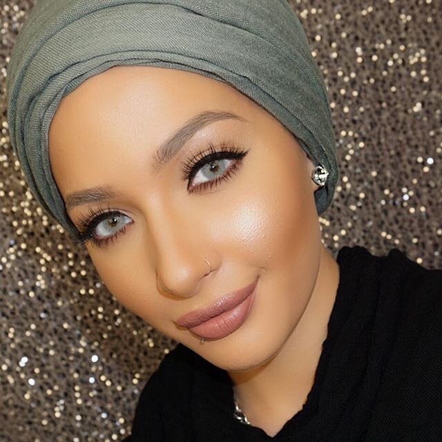 the-first-hijabi-covergirl-is-here-and-her-name-is-nura-afia-02