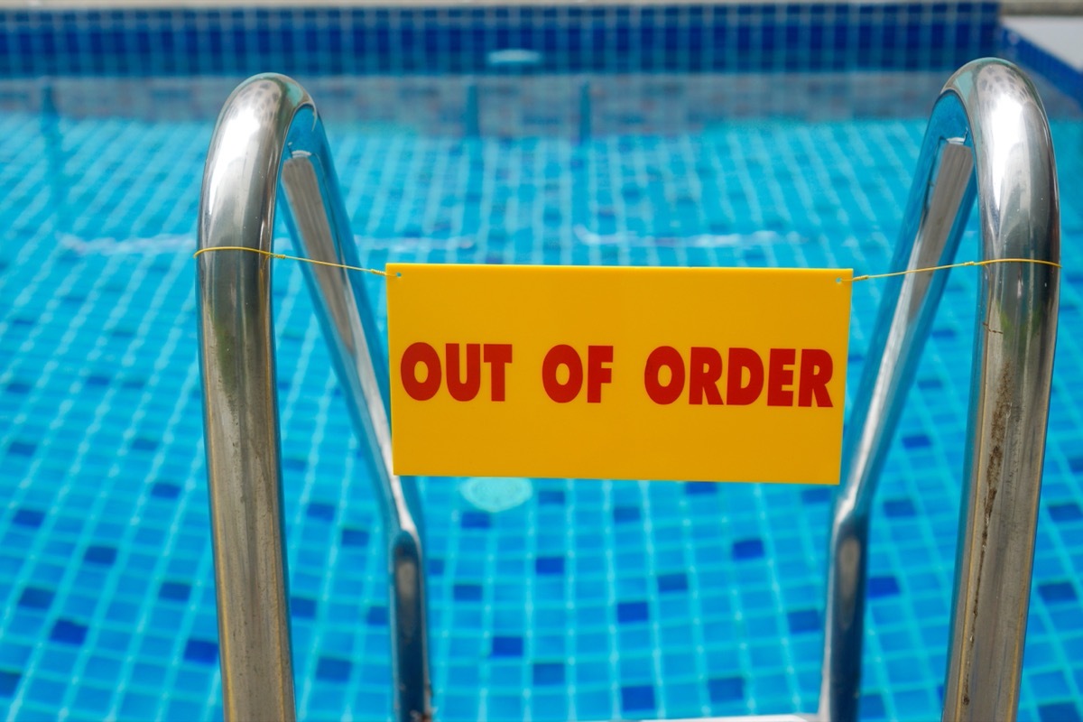 pool closed sign