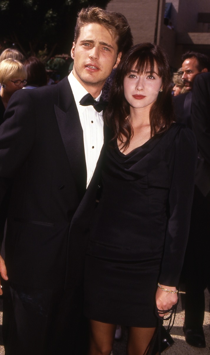 jason priestly and shannen doherty, 1990s, 90210, vintage red carpet photos