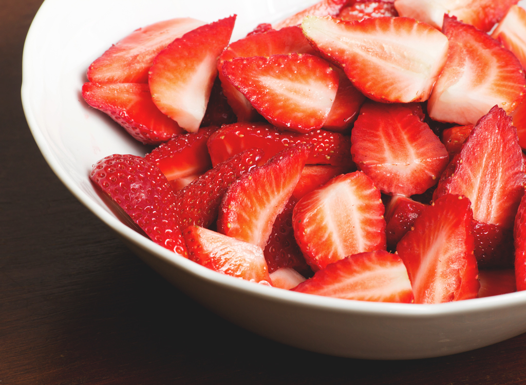 sliced strawberries