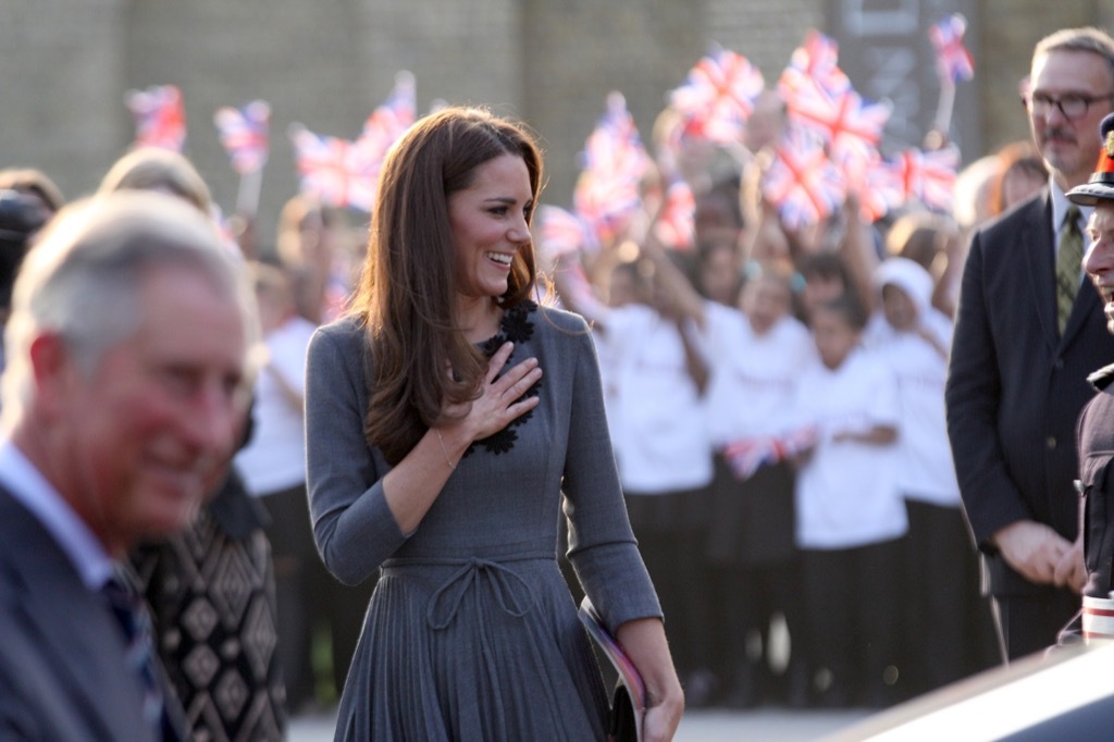 kate middleton waving