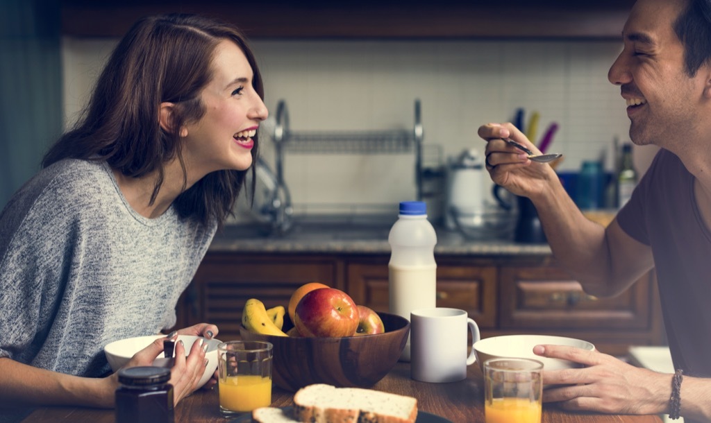 couple talking over breakfast, 20 phrases to say