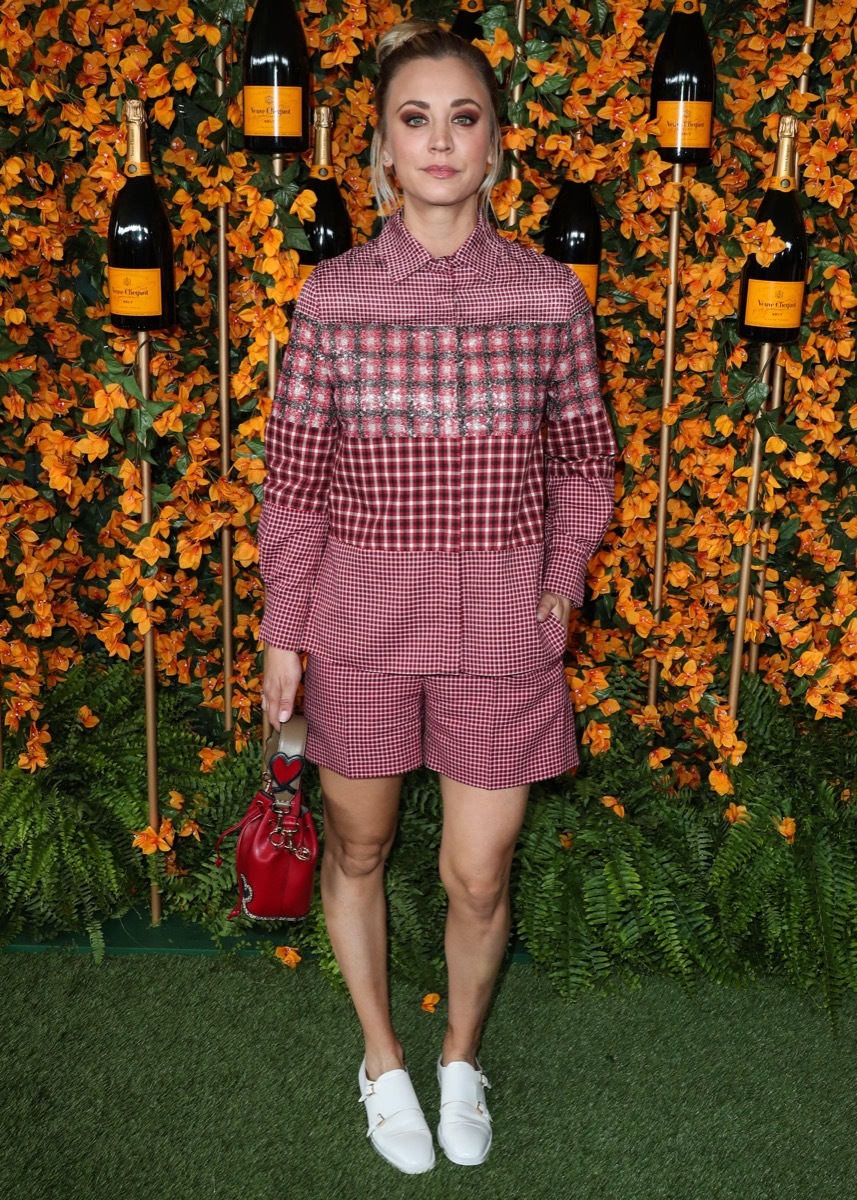 R89PJ2 PACIFIC PALISADES, LOS ANGELES, CA, USA - OCTOBER 06: Actress Kaley Cuoco wearing a Fendi outfit and Stuart Weitzman shoes while carrying a Fendi bag arrives at the 9th Annual Veuve Clicquot Polo Classic Los Angeles held at Will Rogers State Historic Park on October 6, 2018 in Pacific Palisades, Los Angeles, California, United States. (Photo by Xavier Collin/Image Press Agency)