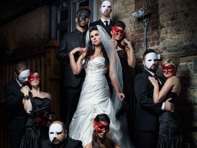 Elegant and Spooky Halloween Wedding Ideas 6