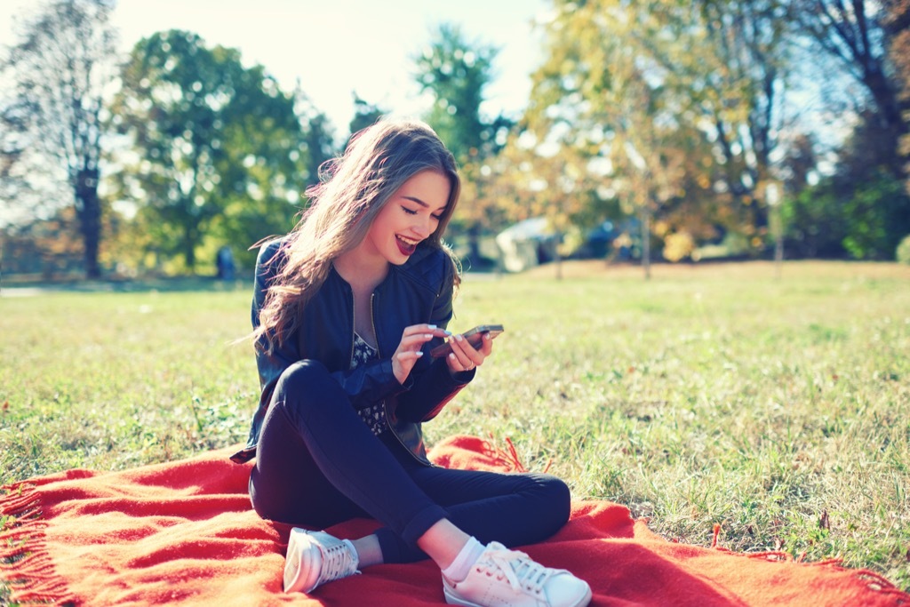 woman with smartphone New Year's Resolutions