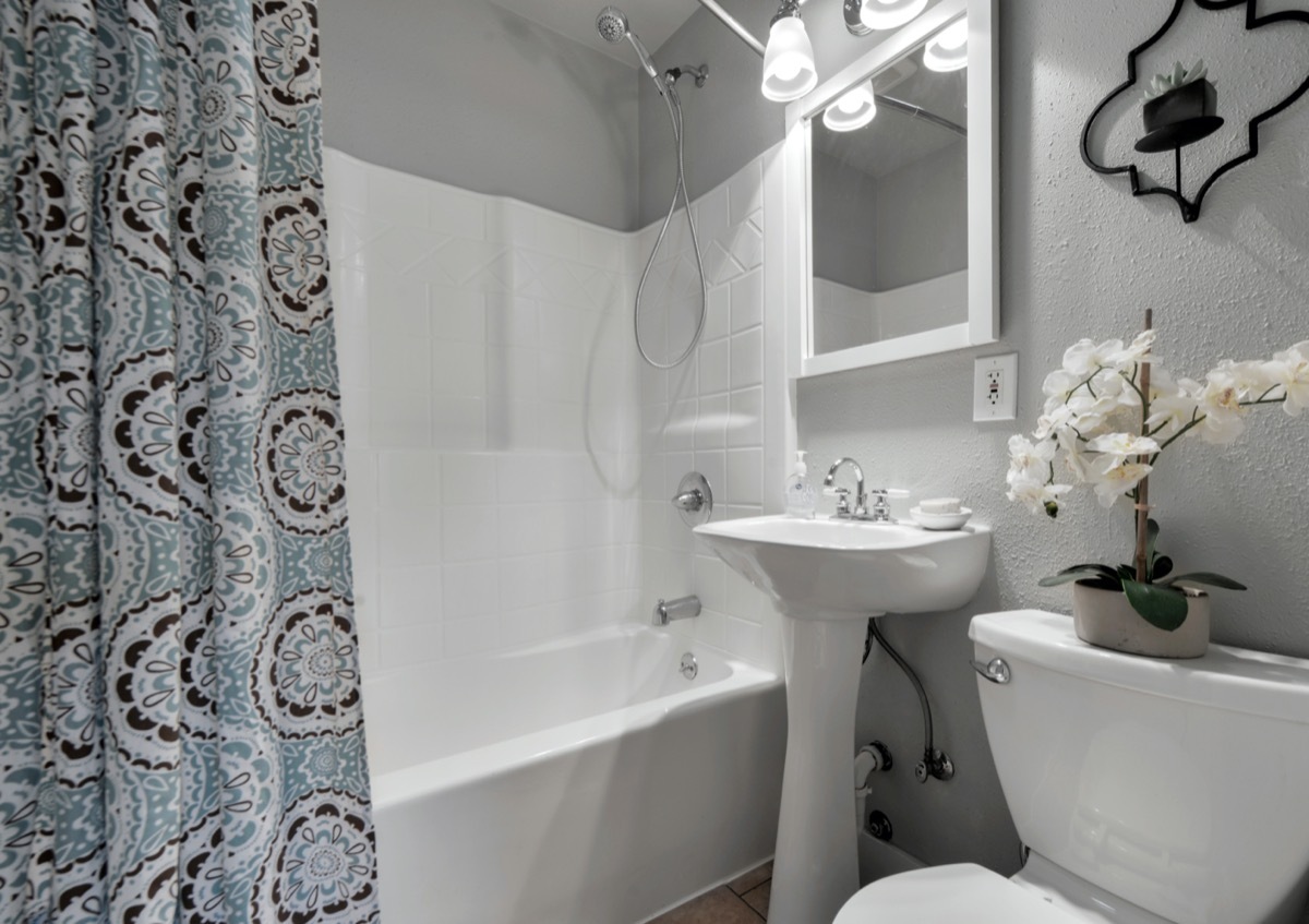 bathroom with patterned shower curtain