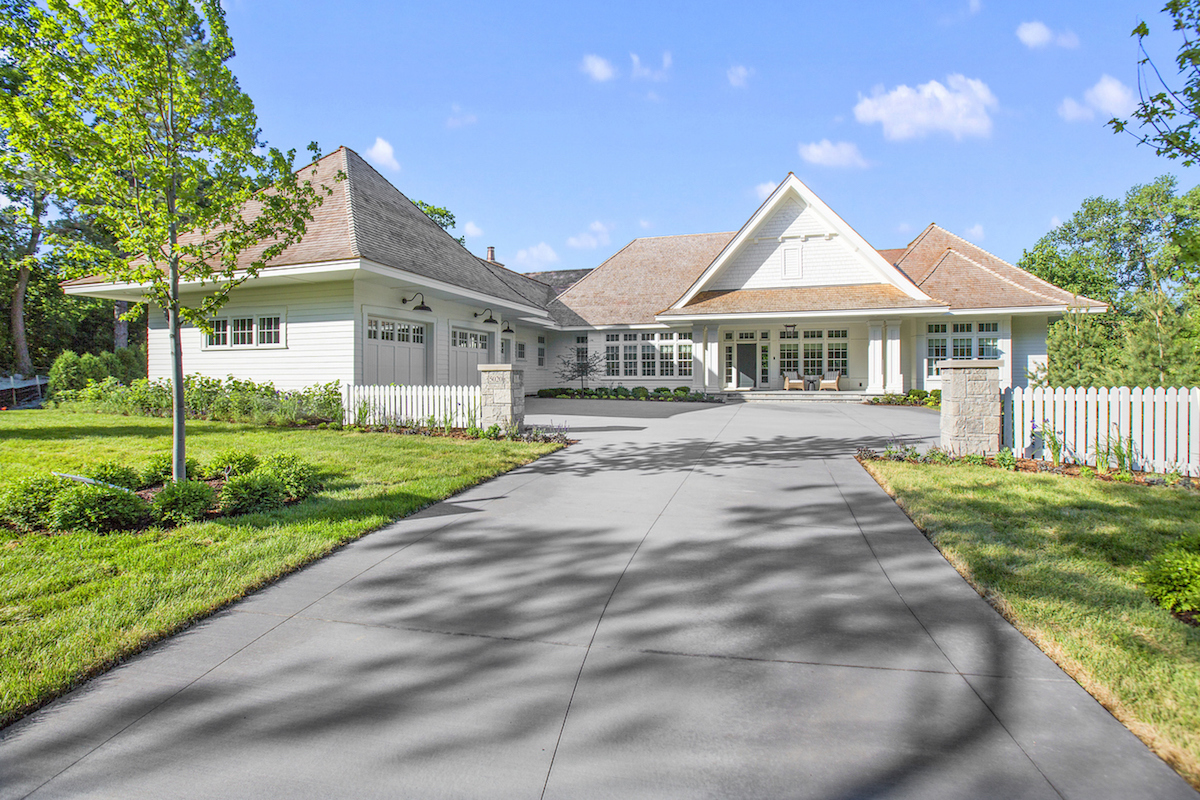 Two small pillars and picket fence give boundary and entrance to guests