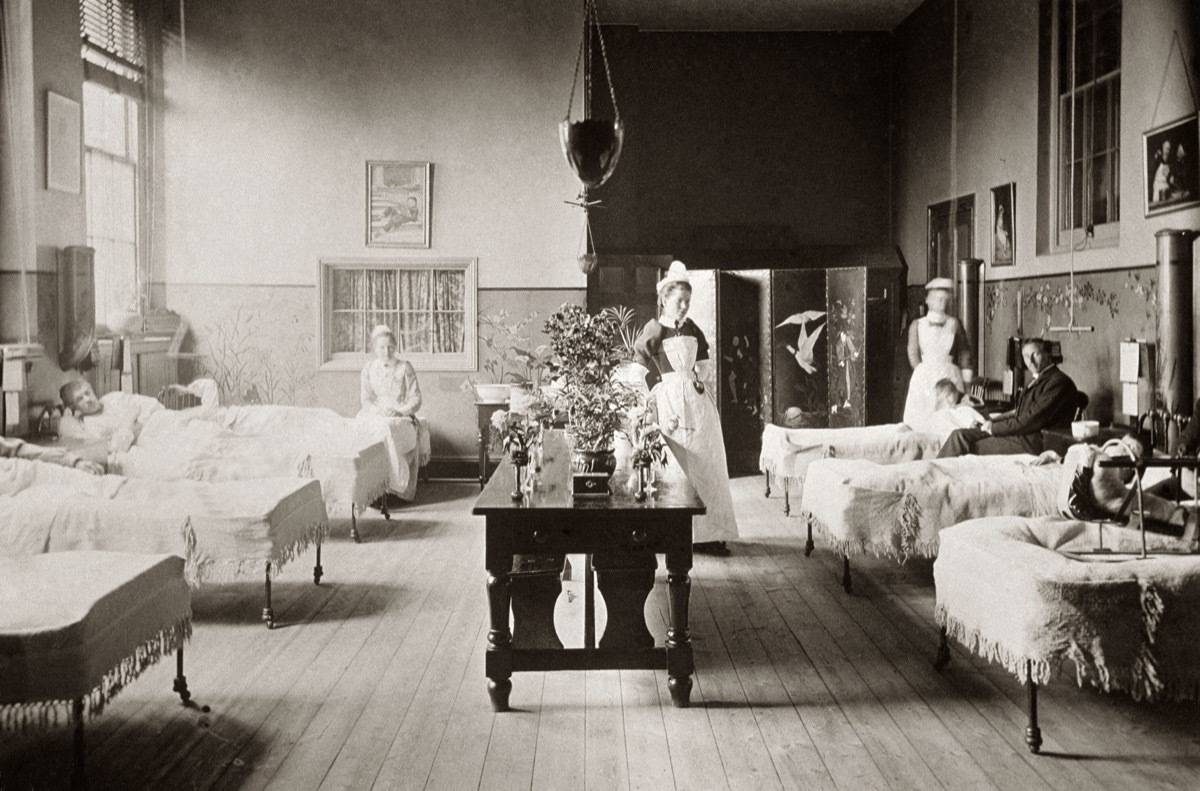 Victorian hospital ward during the Russia flu