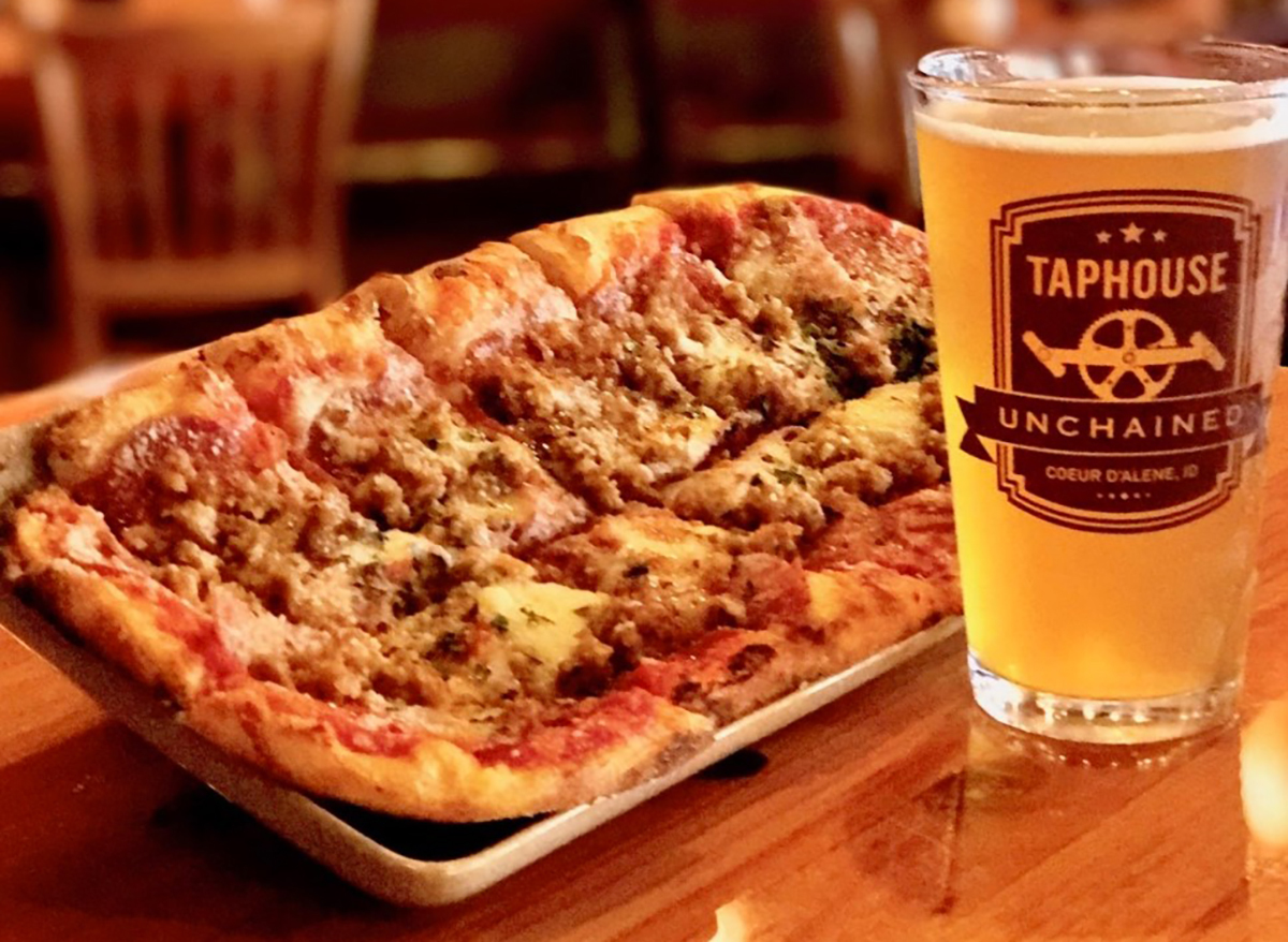 beer and sausage flatbread pizza