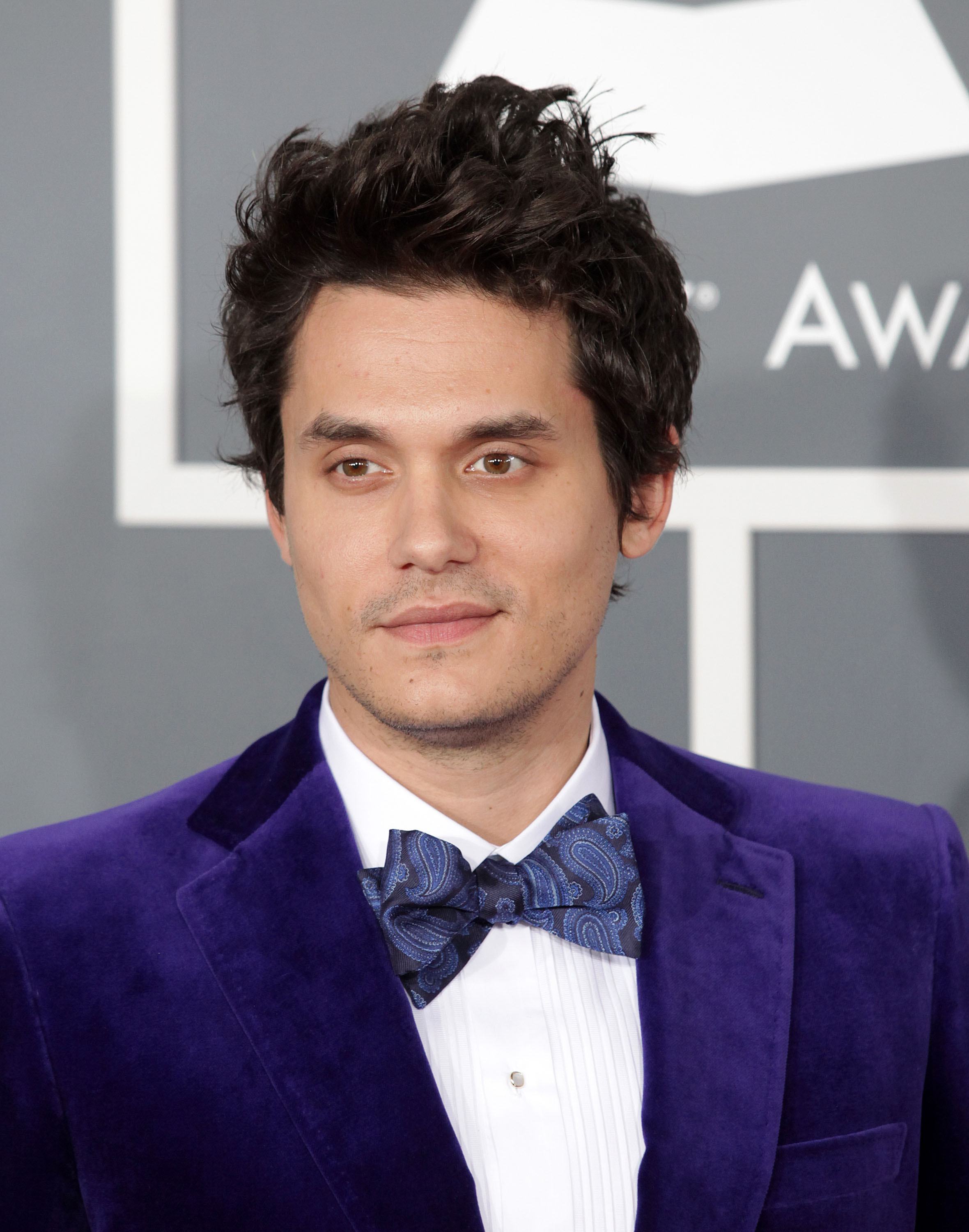 John Mayer shows his curly hair