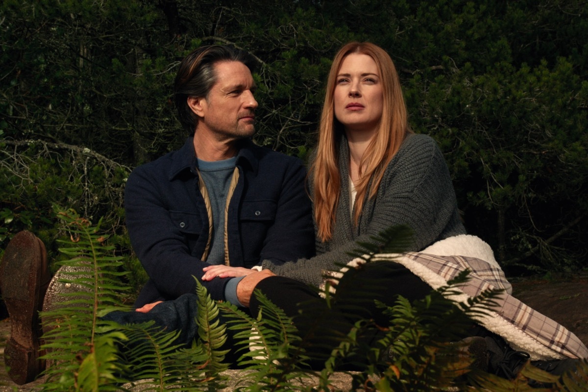 Martin Henderson and Alexandra Breckenridge in Virgin River