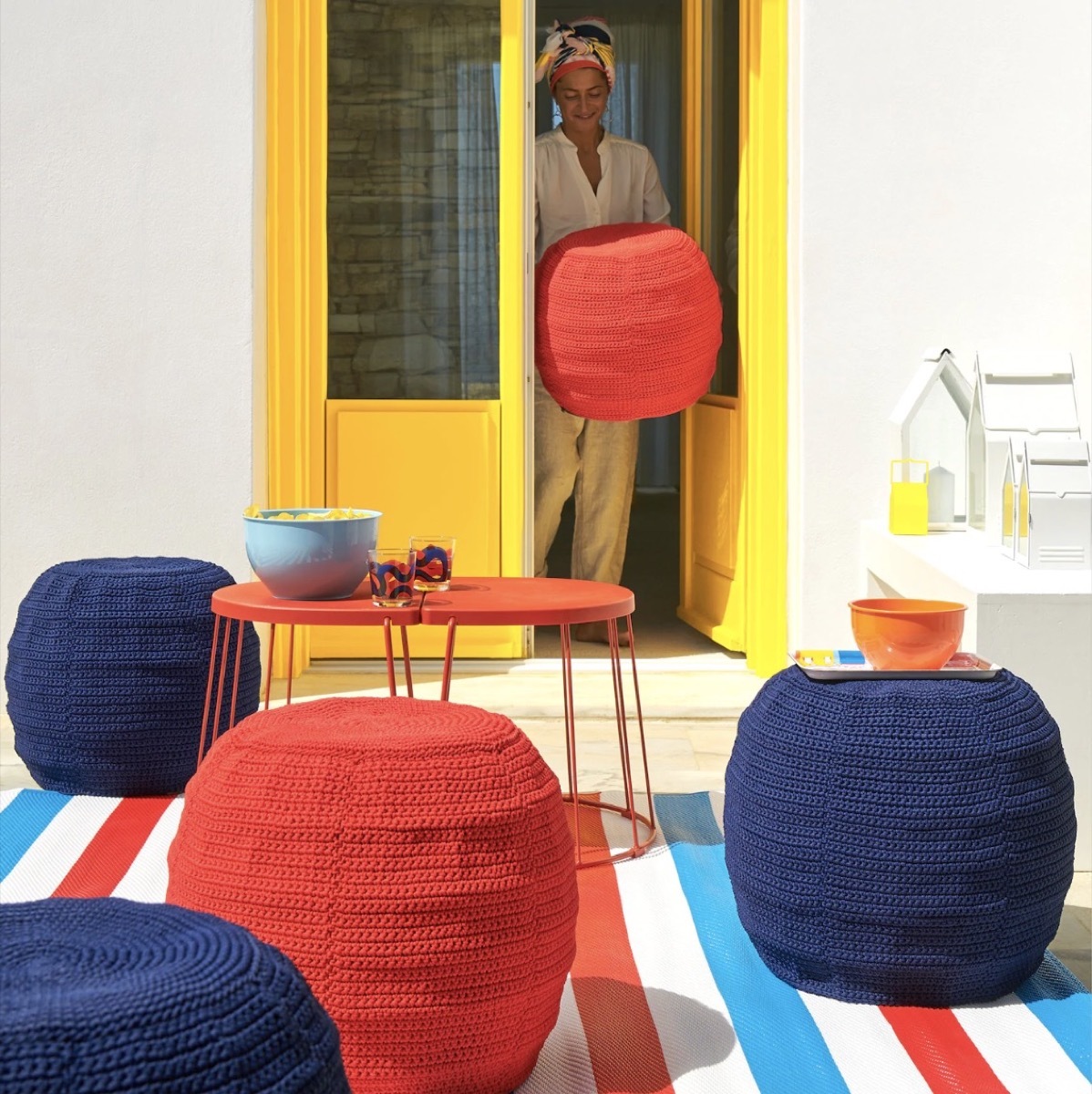 round outdoor ottomans