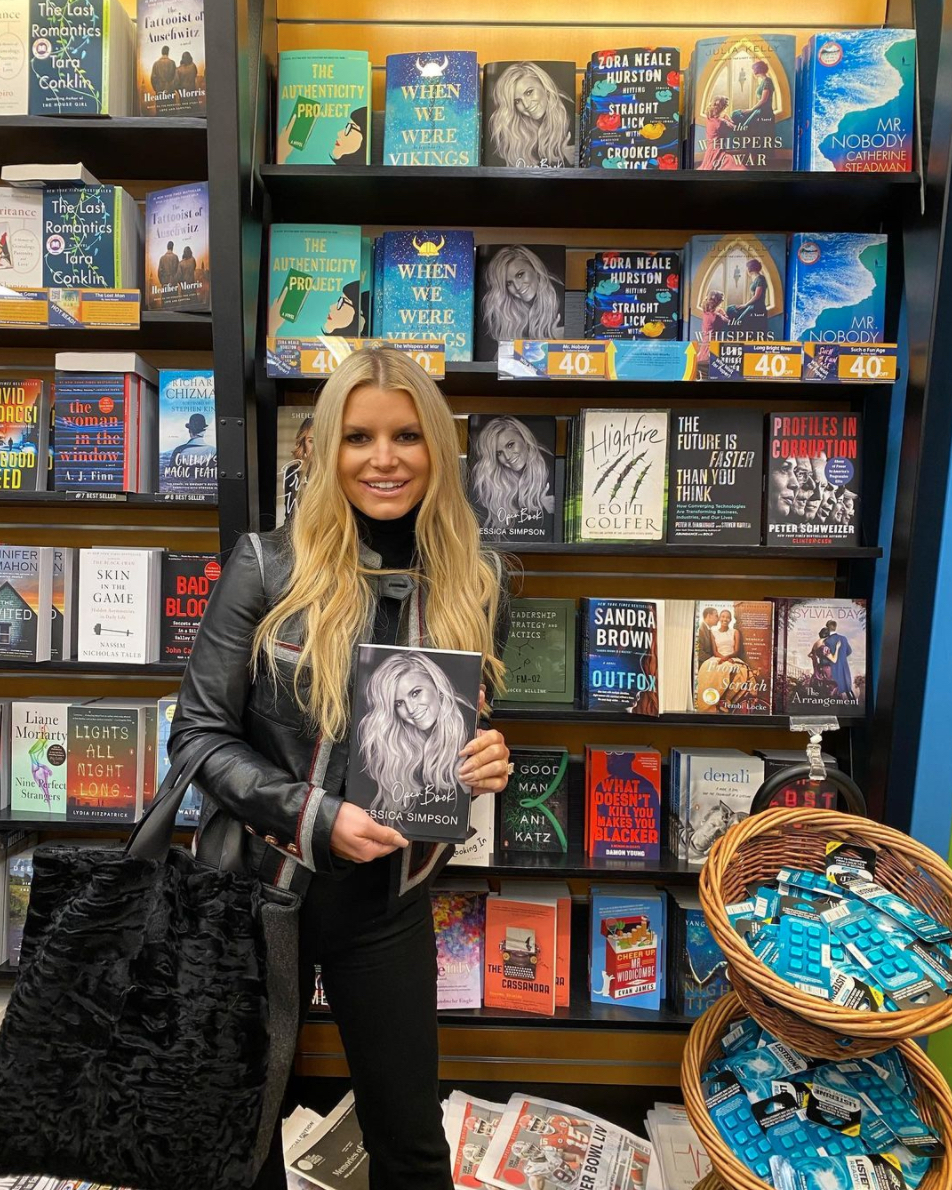 Jessica Simpson posing with her book