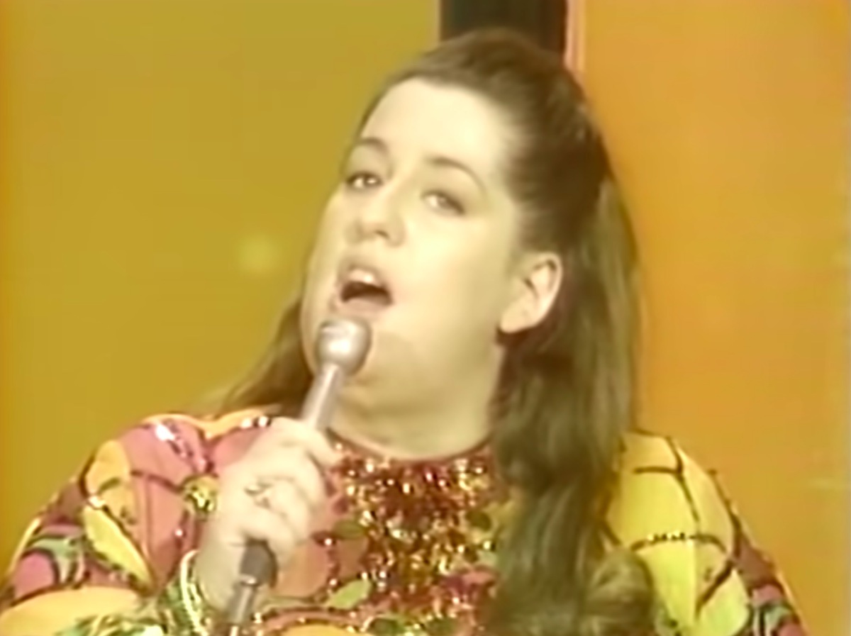 Cass Elliot performing