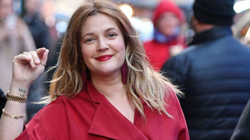 Drew Barrymore | 7 celebridades que te ayudarán a amar tu cuerpo | HerBeauty