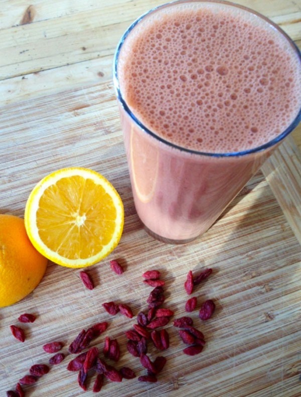 goji pomegranate orange smoothie