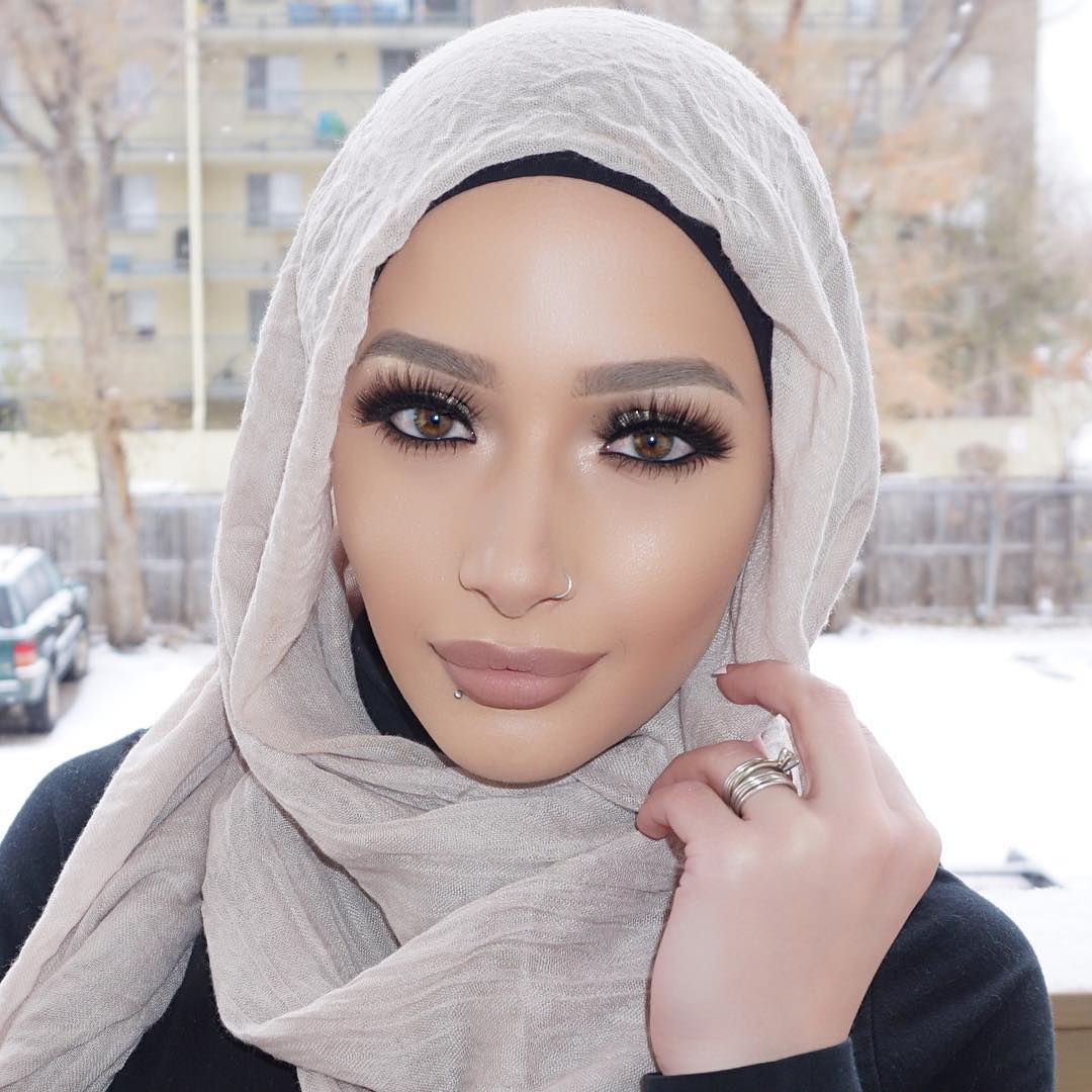 unbelievably_beautiful_women_wearing_hijabs_on_ig_17