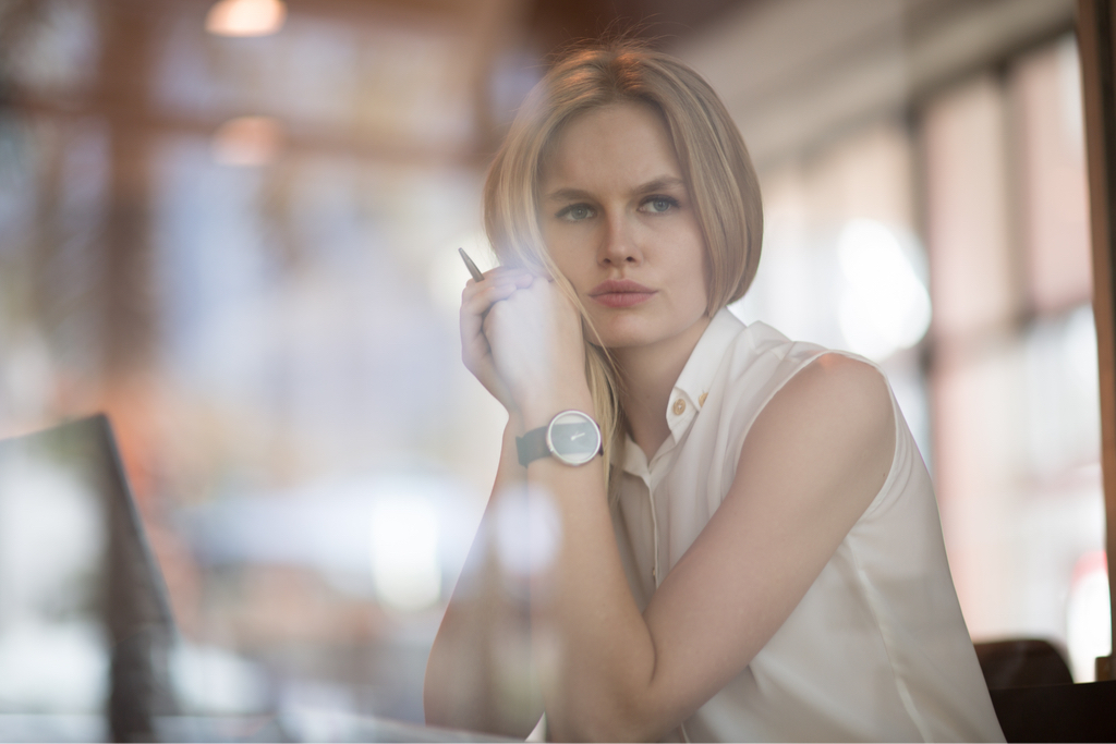 Woman Looking Away Body Language That Kills First Impressions