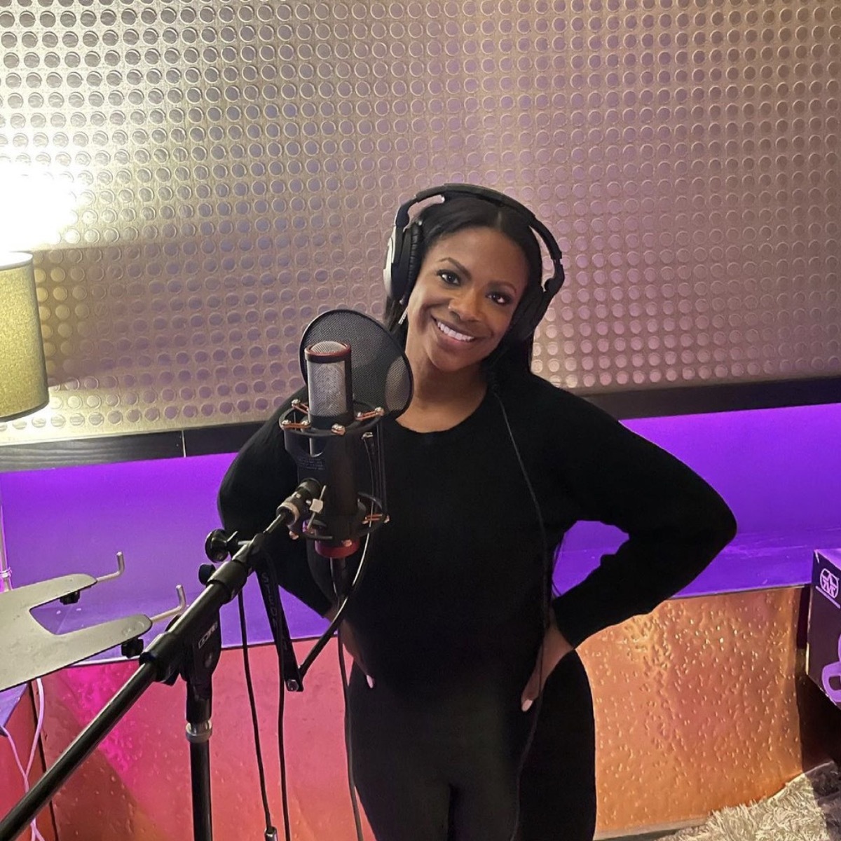 kandi burruss in black outfit in recording studio