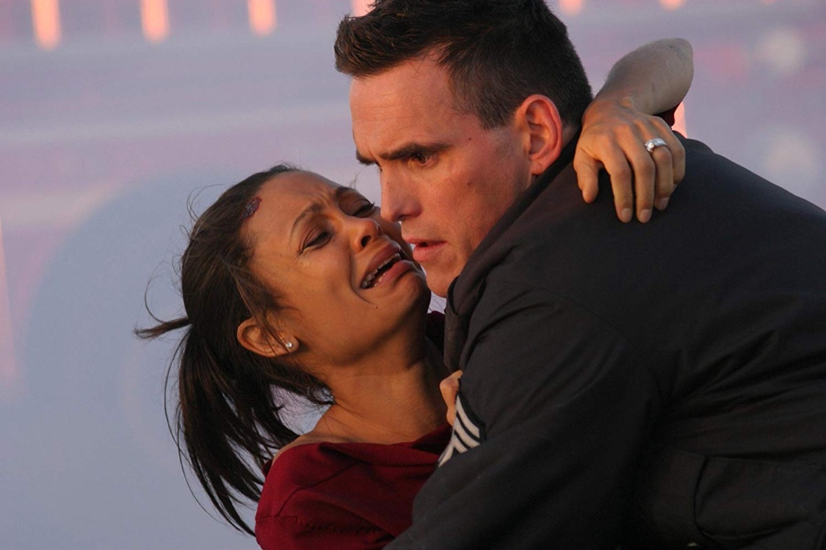 Screenshot of Matt Dillon and Thandie Newton in the movie Crash (2004)