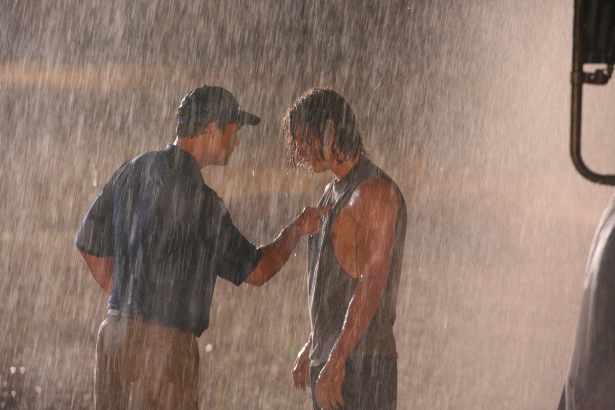 Kyle Chandler and Taylor Kitsch in Friday Night Lights