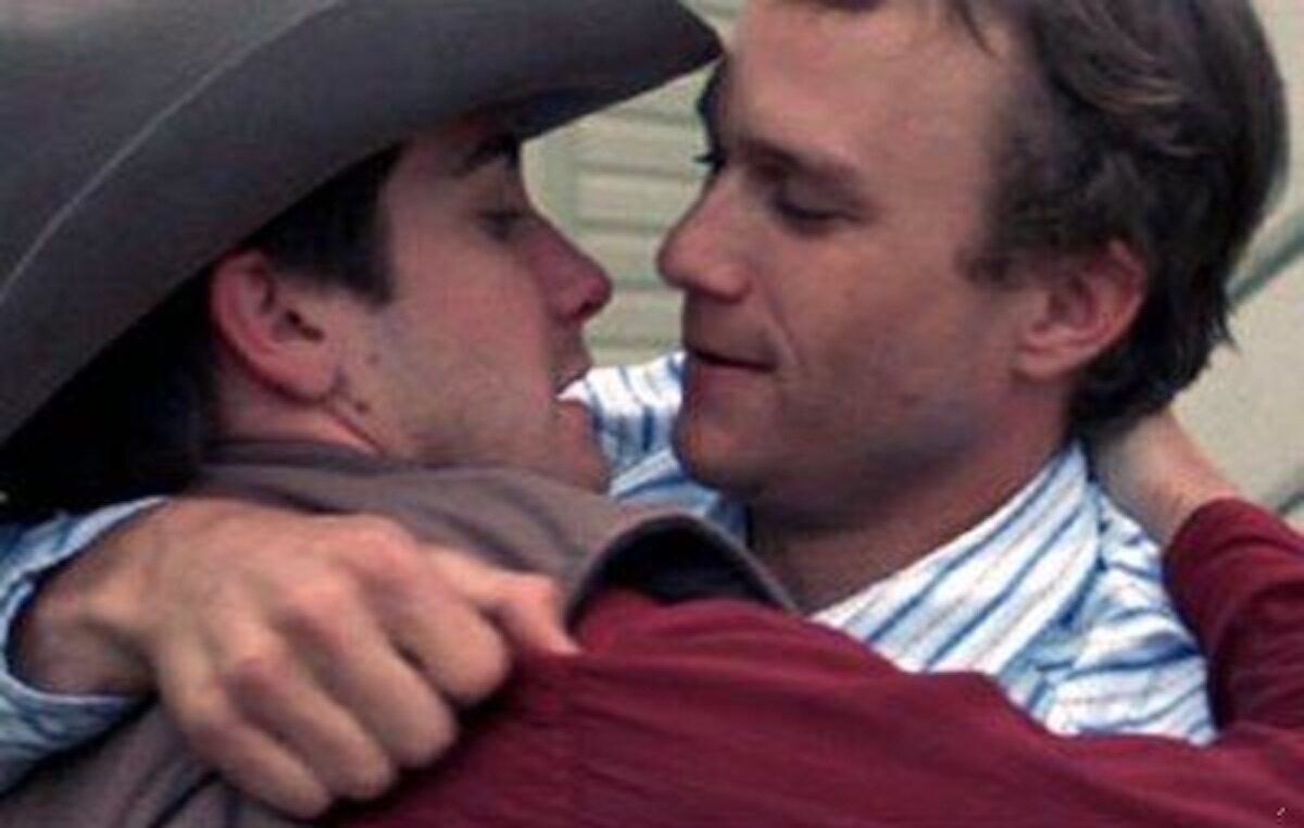 jake gyllenhaal and heath ledger kiss in 