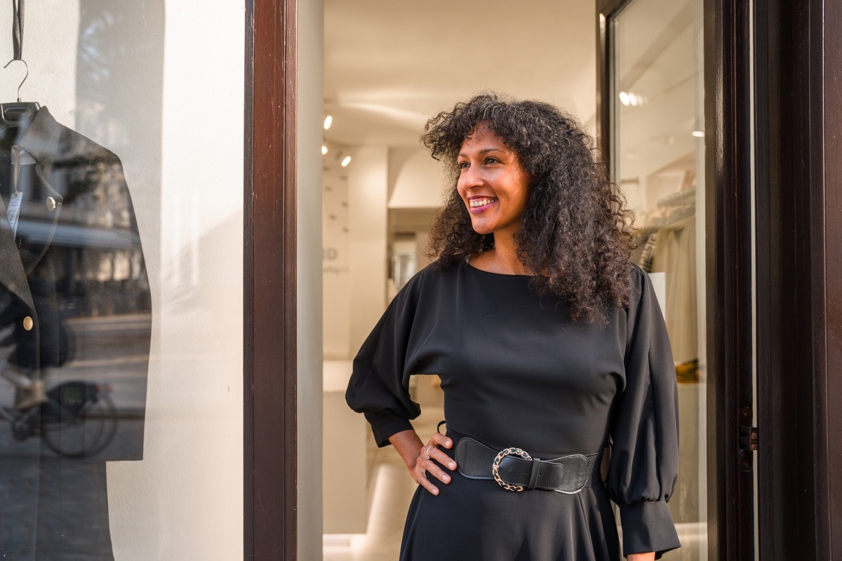 woman weraing black dress