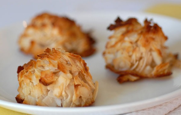 low sugar paleo coconut macaroons