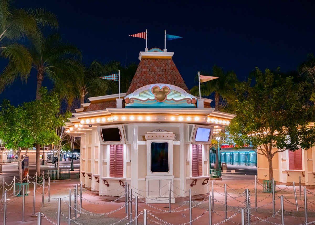 an empty ticket booth area in disheyland