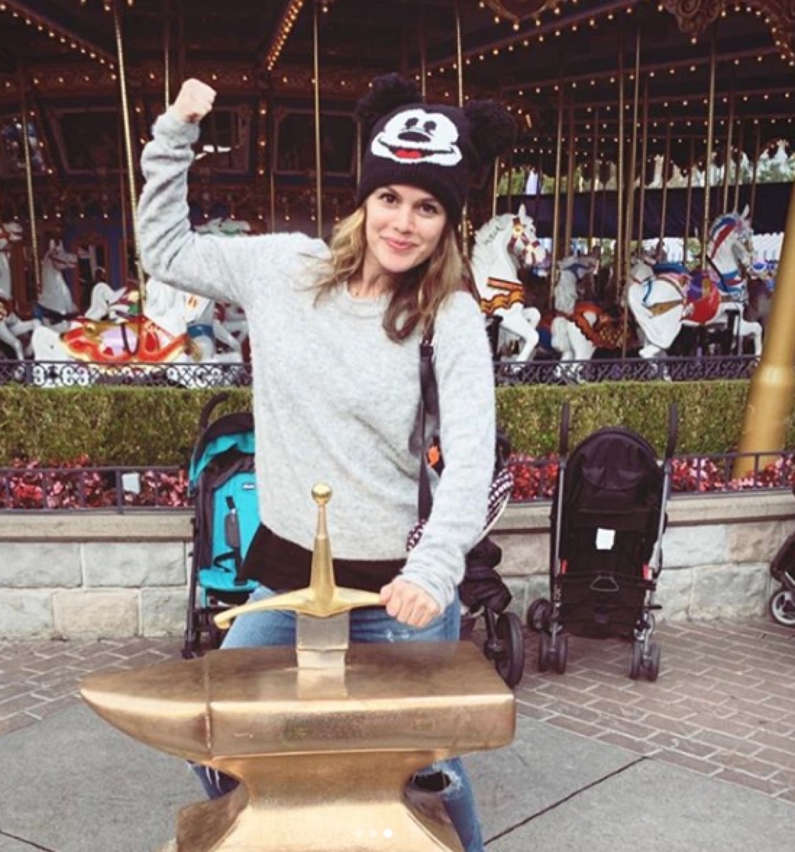 rachel bilson at disneyland, disney celebs