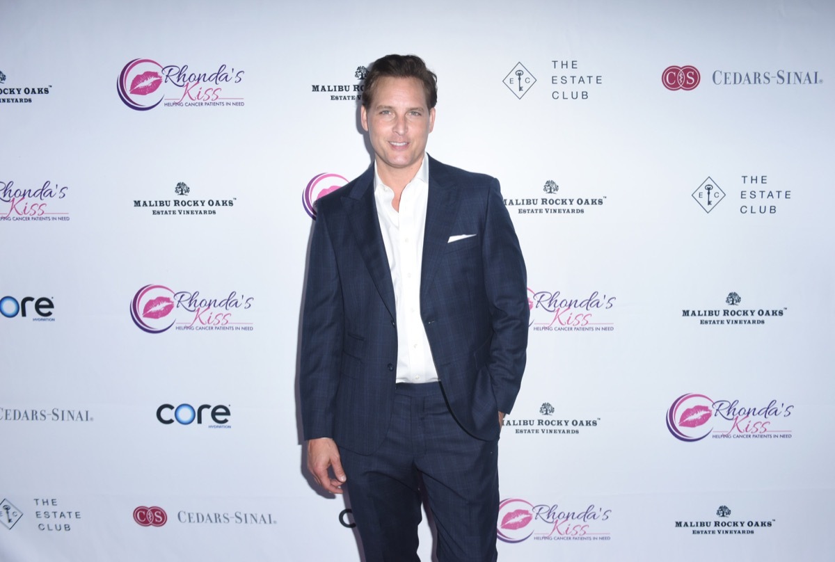 peter facinelli in blue suit